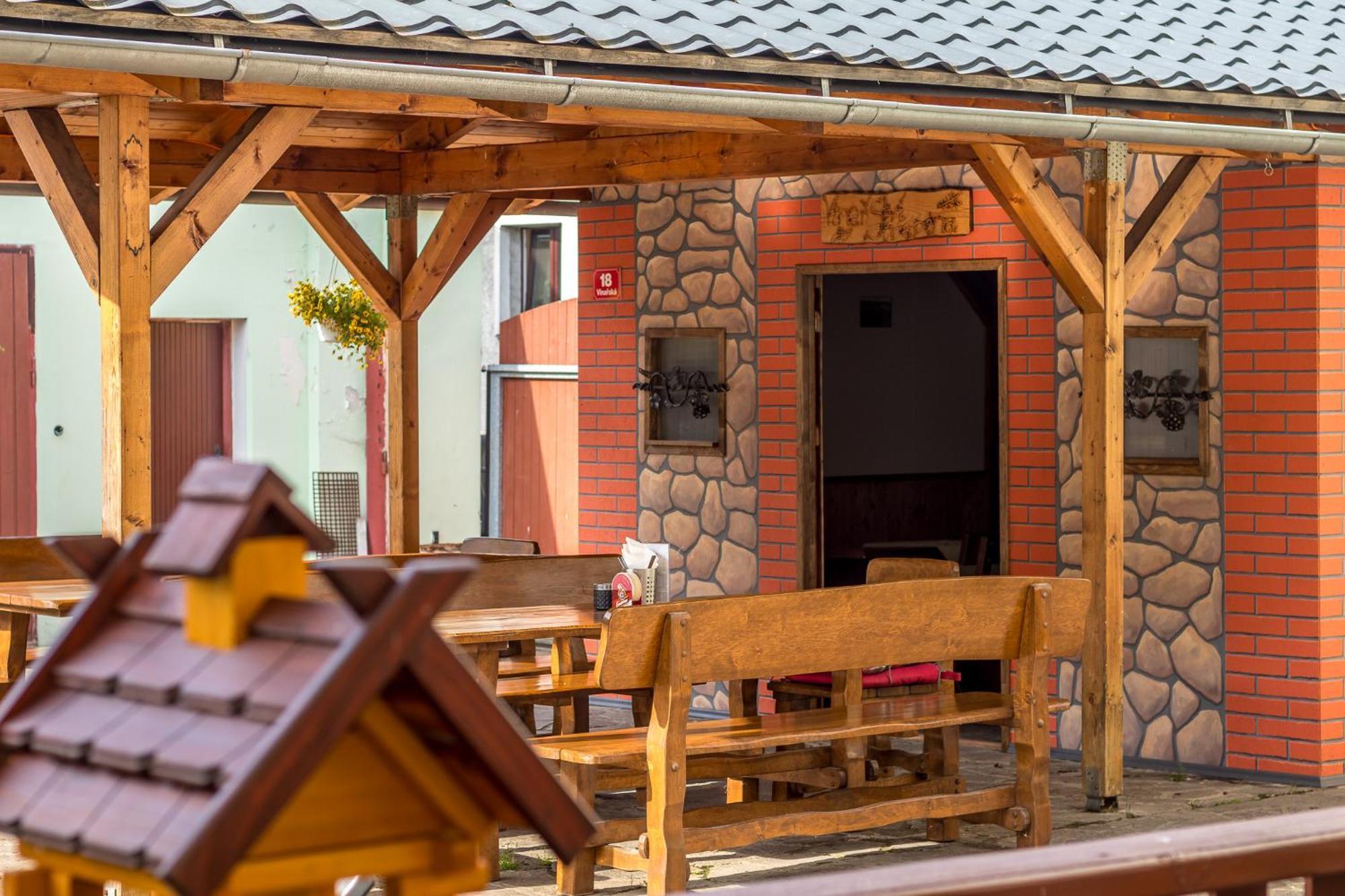 Penzion A Restaurace U Vladare Touzim Ngoại thất bức ảnh