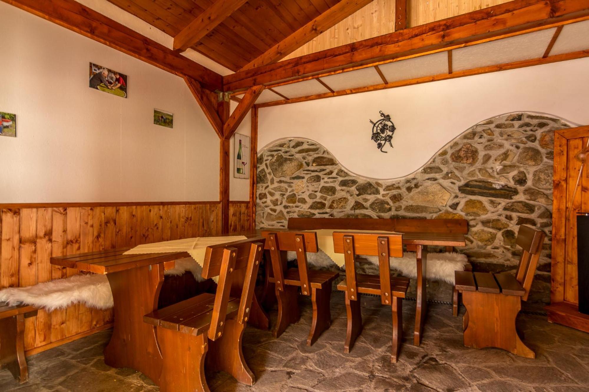 Penzion A Restaurace U Vladare Touzim Ngoại thất bức ảnh